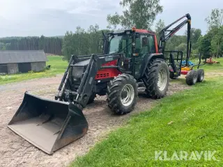 Traktor Valtra 6200 med skogskärra FTG