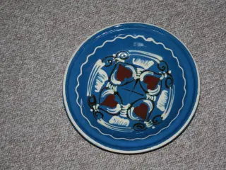 Keramik fad fra Abbednæs potteri  H. 5 cm. Ø 25 cm