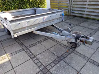Nysynet trailer med nummerplade