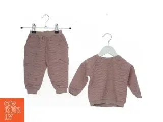 Rosa baby sæt fra Sofie Schnoor (str. 74)