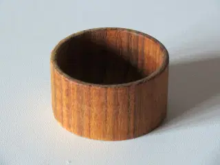 To fyrfadsstager i teaktræ