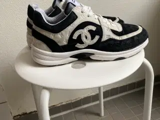  Chanel Sneakers 