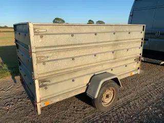 Nysynet trailer, dobbelt høje sider og bremser.