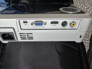 UDLEJES - Rent a DLP Projector