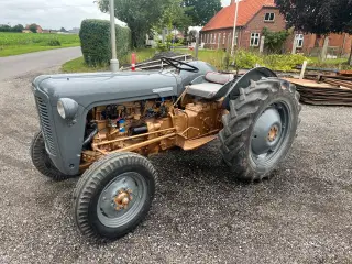 Traktor fe 35 guldfugl 