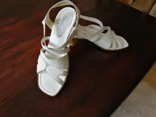 Garbor sandal i hvid skind sælges