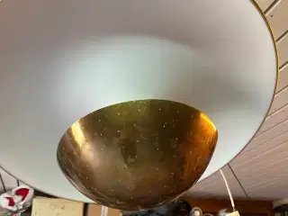 Flot Ovenlyslampe i kopper/hvid