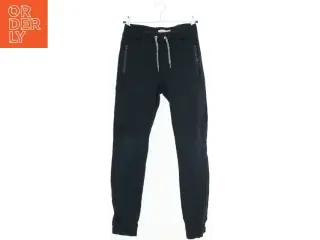 Sort sweatpants med lynlåslommer fra Name It (str. 140)