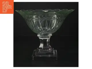 Glasopsats med firkantet fod (str. H. 18 cm ø. 22 cm)