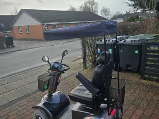 Elscooter med tag på