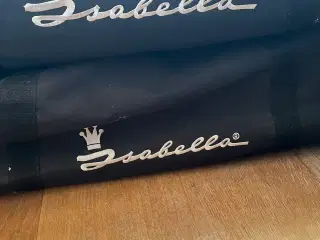 Isabella Penta fortelt
