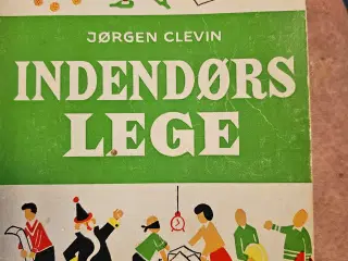 Indendørs- og udendørs lege af Jørgen Clevin