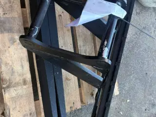 - - - Pallegafler til bagarm på rendegraver inkl Hydrema beslag