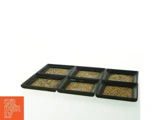 Sæt med seks fletdekorerede bordskånere (str. 10x10 cm)
