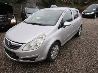 Opel Corsa 1,2 Twinport Cosmo 80HK 5d