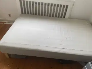 Seng 120x200cm sælges grundet flytning :)
