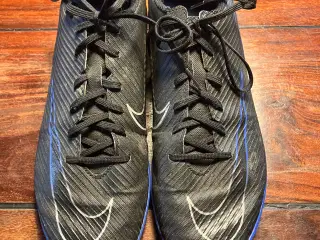 Indendørs Nike fodboldstøvler str 42,5