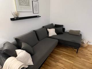 Grå sofa i velour 