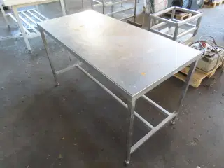 Industrikøkken stålbord