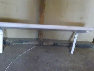 Hylde Længde er 80cm dybde er 19 cm og tykkelse 28