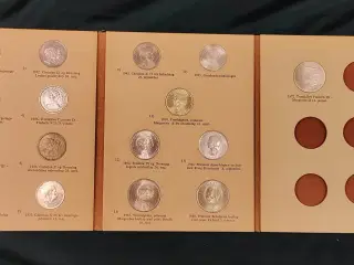 Komplet Album af 16 Sølv Jubilæumsmønter 1888-1972
