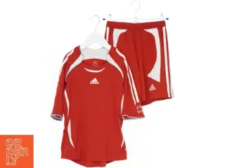 Rød Adidas sportsdragt fra Adidas (str. 152)