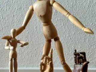 2 kg. Figurer i træ  (Alle 4 sælges samlet)