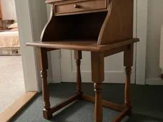 Møbel med skuffe