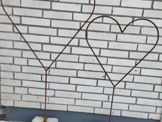 Hjerter i jern og beton