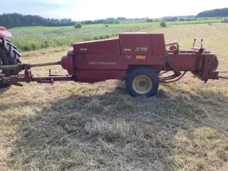 New Holland 376