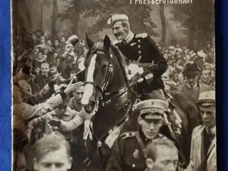 Fyrretyve Aars - Dansk Kavalkade  - Berlingske 1942 - Hæfte - Pæn