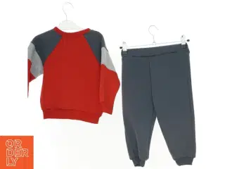 sweatpants & sweatshirt (str. 98)