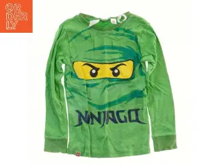 Langærmet T-shirt med Ninjago print fra Lego (str. 104)