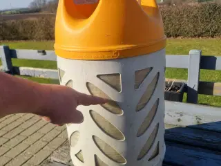Gasflaske 10 kg over halv fuld.