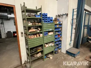 Reoler med siderne bolte, møtrikker og skruer