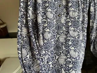 Flot blå bluse med mønster str L