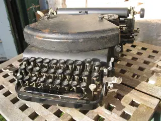 ADLER skrivemaskine gammel