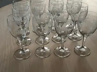  18 stk hvidvinsglas i rosenkrans
