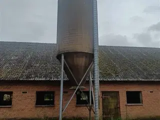 - - - Glasfiber silo ca. 12 tons 20 m3