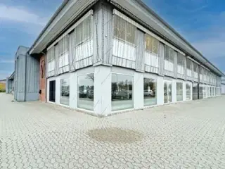 Butikslejemål med stor synlighed til befærdet vej - ca. 469 kvm