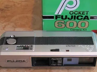 Fujica 600 Pocket kamera. Topmodel. Original Flash