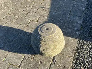 Vandsten til haven sælges 
