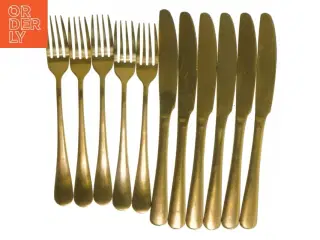 Guld bestiksæt med gafler og knive (str. 5. gafler. 20 cm. 6 knive. 23 cm)