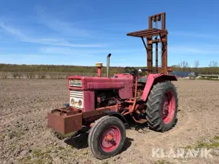 Veterantraktor Volvo BM T 650 med byggelift