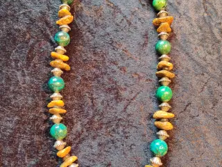 Halskæde 60 cm med chrysocolla og rav