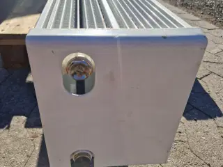 Gulvradiator 34 lavkonvekter 21×240 22m2