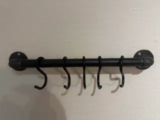 Rustik sort knagerække