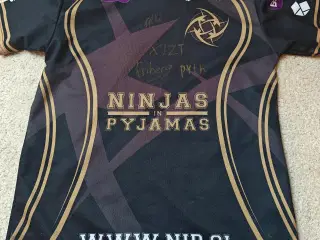 NiP signeret trøje