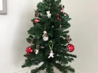 "NEDSAT" FLOT lille kunstigt juletræ på 90 cm.