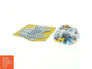 Perleplade med bilform fra Hama (str. 14x20 cm)
